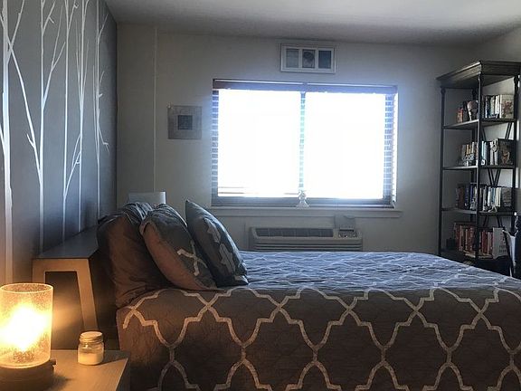 4th image of 3135 31st St APT 515