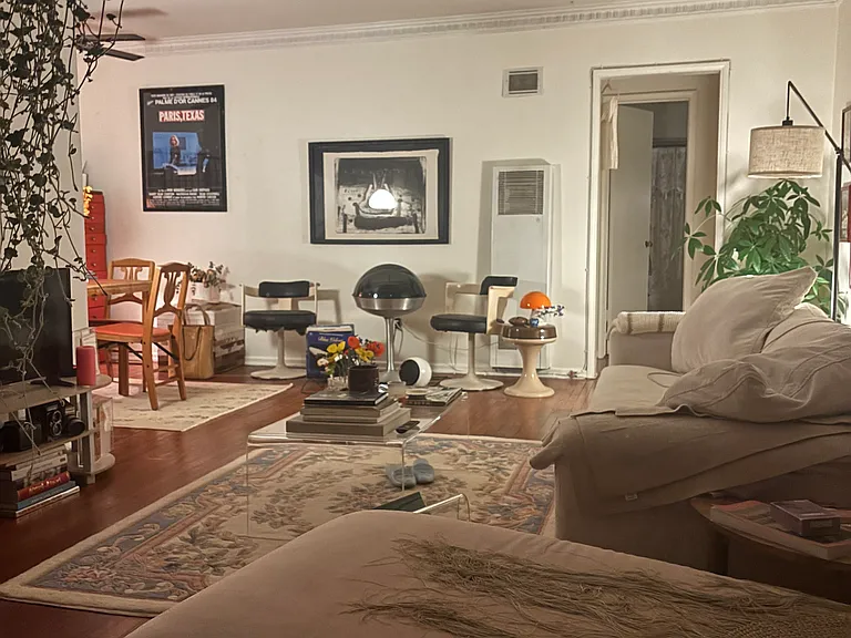 2135 N Beachwood Dr — Photo 6