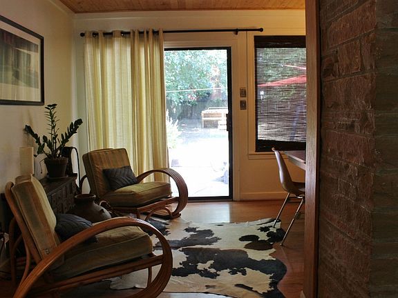 SITTING AREA