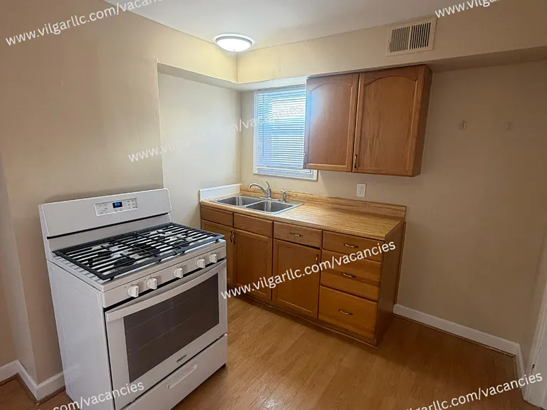 1305 W Fred St — Photo 2