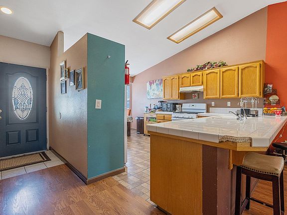 5th image of 394 Greg Street