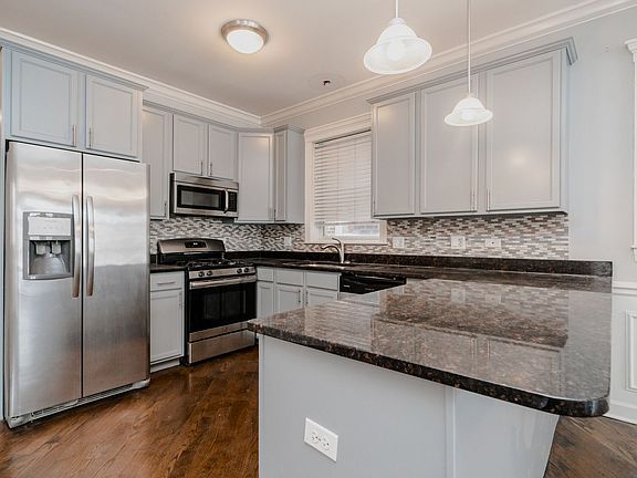 5th image of 2141 W Warren Blvd #1