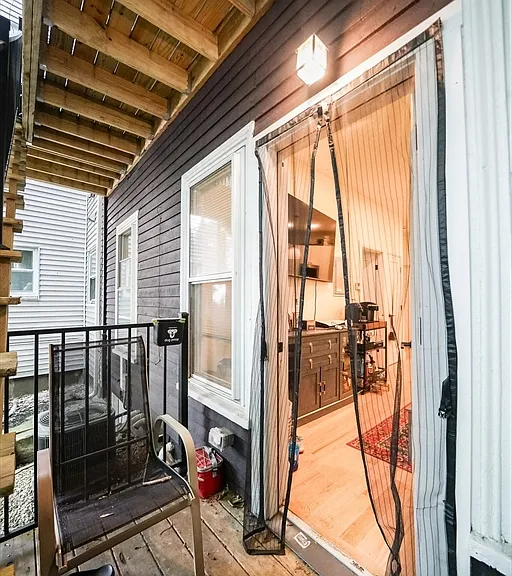 308 Saratoga St #1 — Photo 14