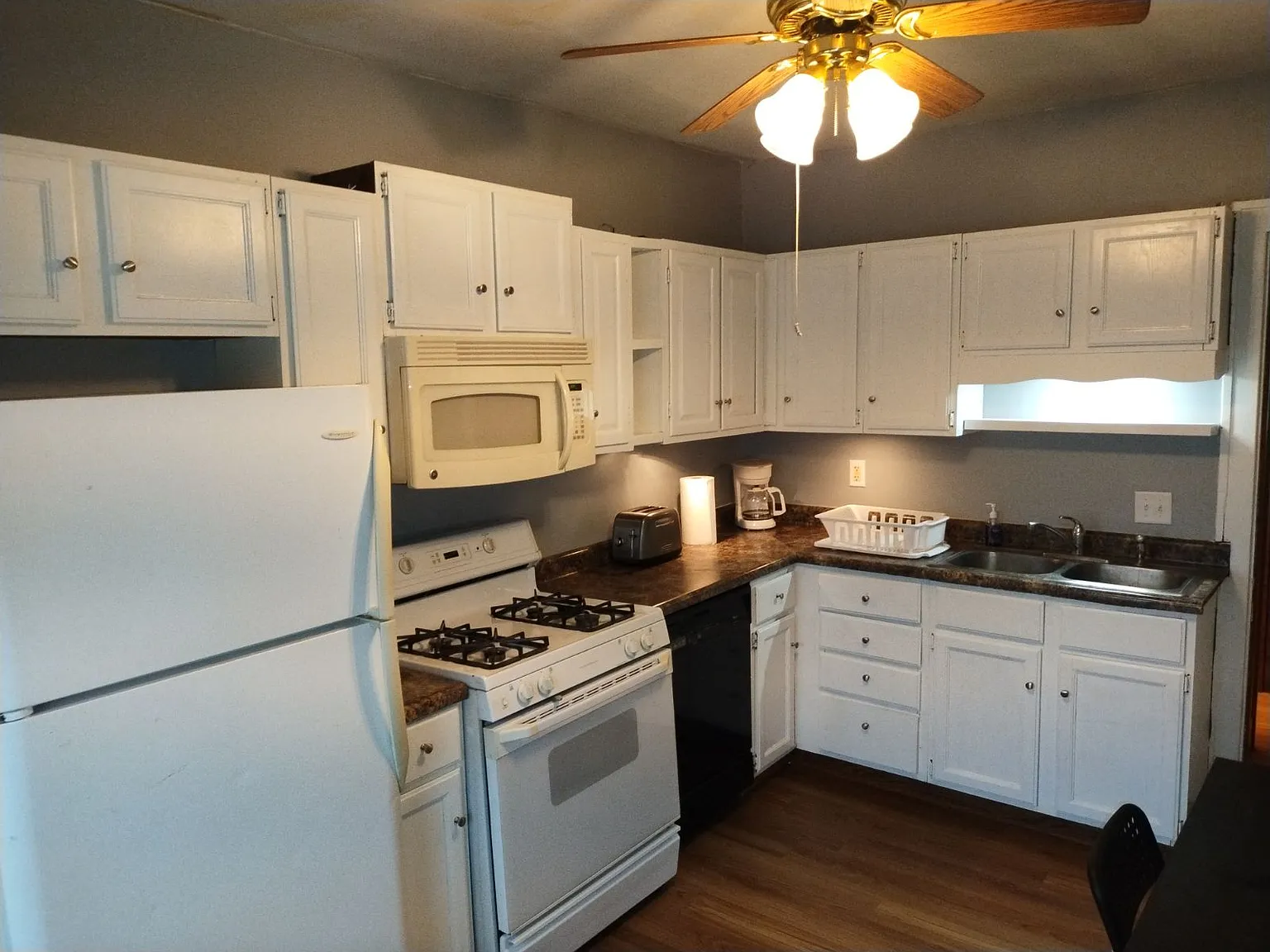 3 bed, 1000 sqft, $2,000 — Photo 3