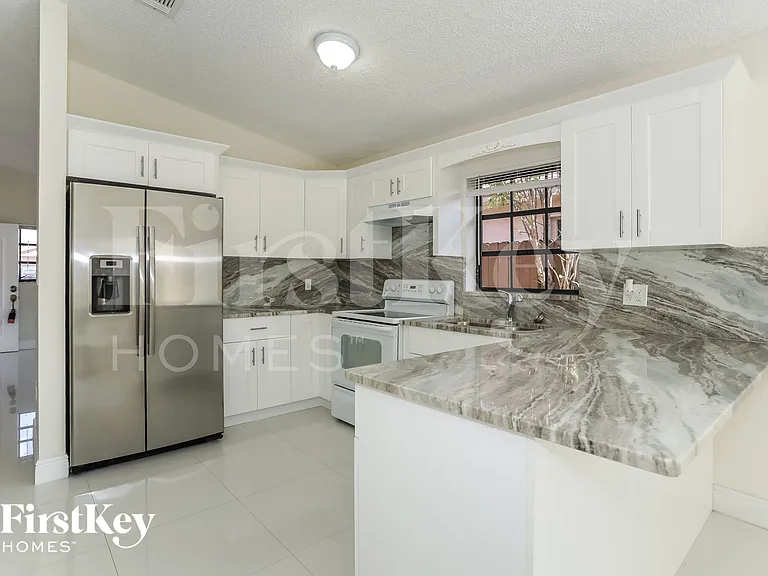 2664 W 70th Pl — Photo 5