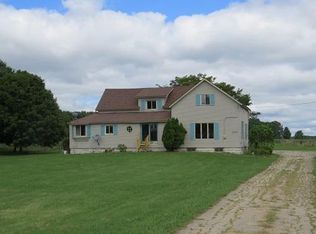 10271 E Muskrat Rd, Carson City, MI 48811