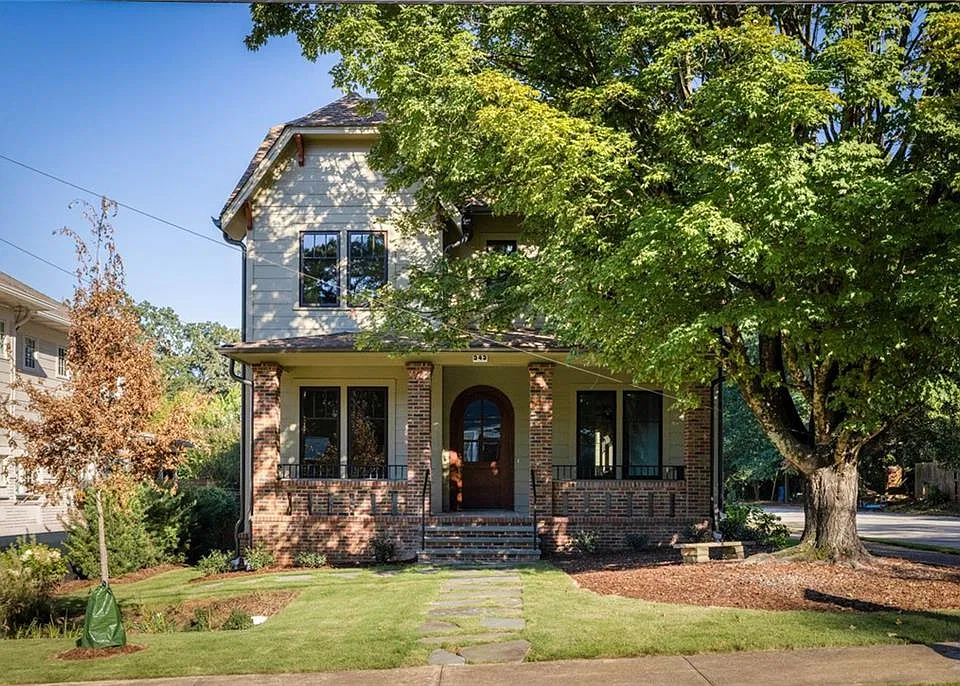 545 Page Ave NE