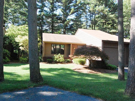 2nd image of 460 Evergreen Ln