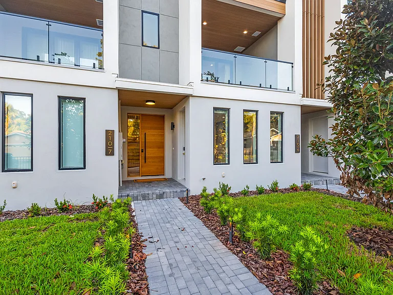 210 W Columbus Dr #3 — Photo 46
