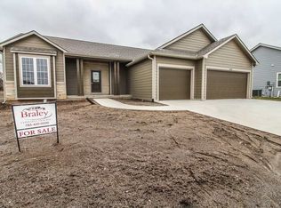 4154 McMillin Ln, Manhattan, KS 66502