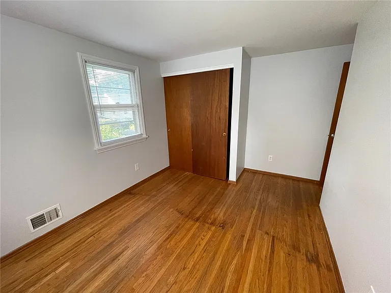 214 E Spruce St — Photo 14