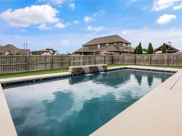 1701 Helen Ln, Bentonville, AR 72713