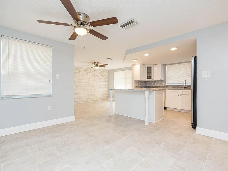 9016 Hunt Club Ln — Photo 12