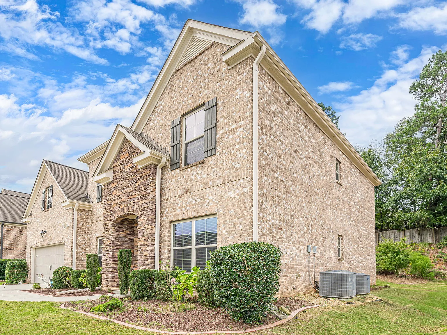 5 bed, 3050 sqft, $3,000 — Photo 3