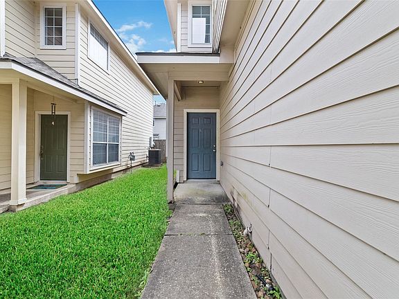 3rd image of 8734 Rainglen Ln