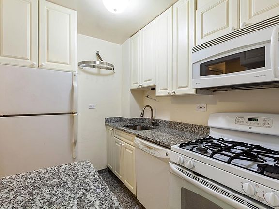 5th image of 420 E 64th St APT W1g