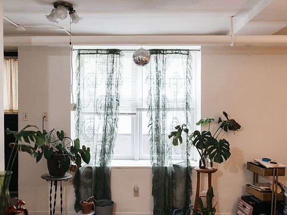 2nd image of 809 Douglas Ave APT 1B