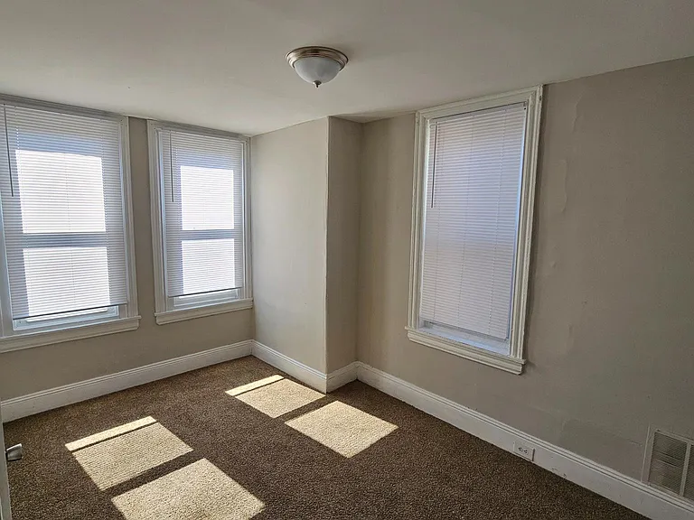 3046 Clifford St — Photo 36