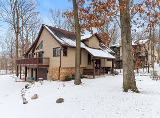 156 Abbey Springs Dr, Fontana, WI 53125