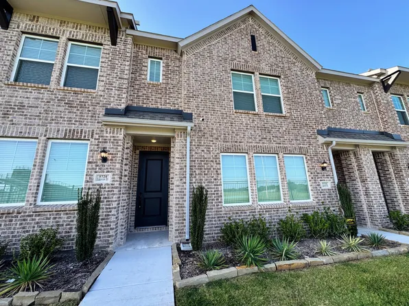 5720 Lakeview Dr, Watauga, TX