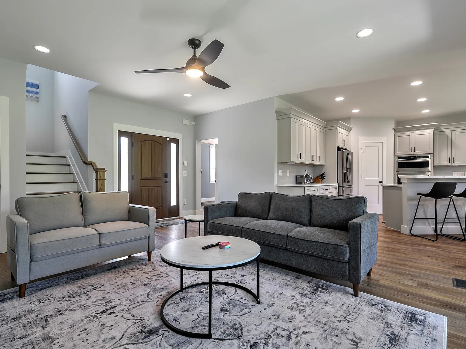 4 bed, 3.5 bath, 2470 sqft, $3,710 — Photo 4