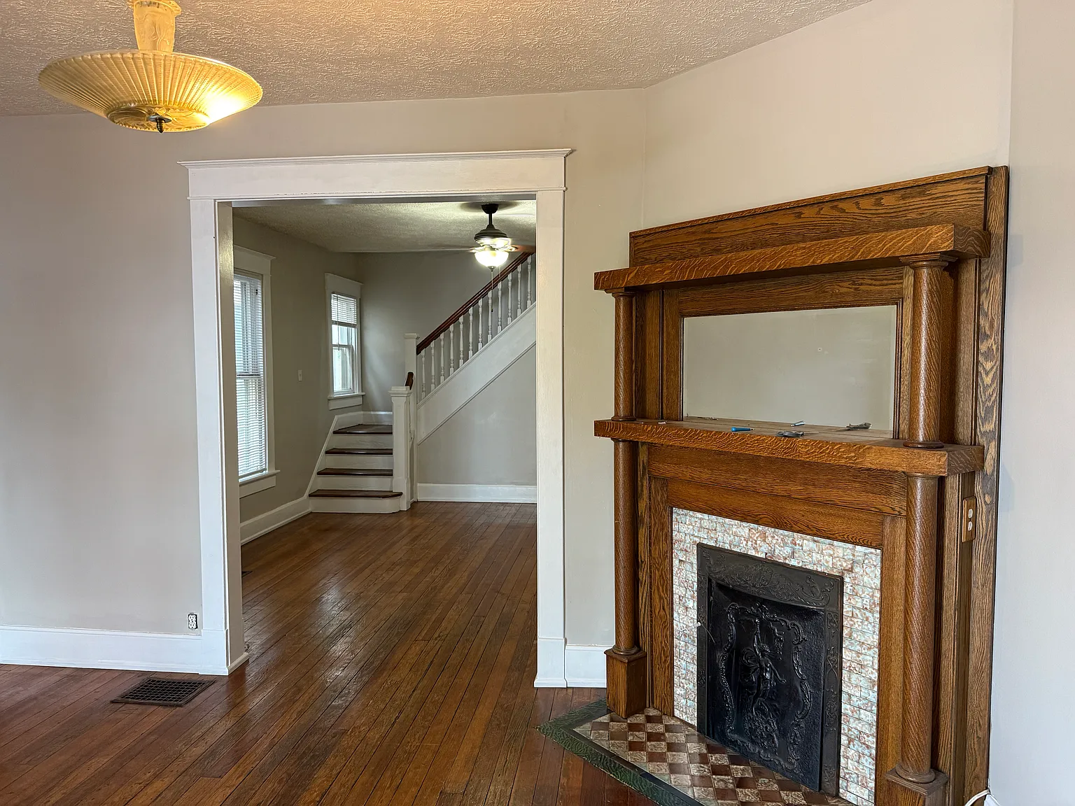 3 bed, 2.5 bath, 2100 sqft, $2,000 — Photo 2