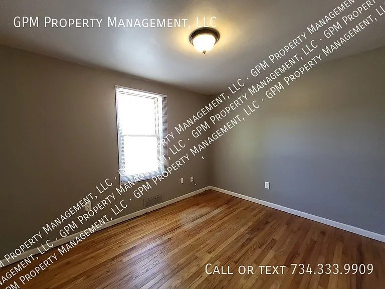 23378 Cunningham Ave — Photo 11