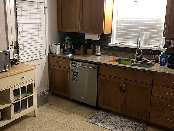 3rd image of 7805 Stanford Ave