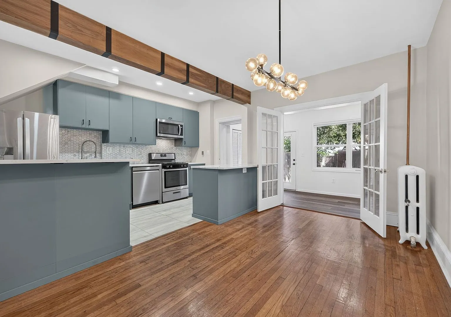 Modern Elegance Meets Historic Charm in Columbia Heights! Home with Private Parking! — Photo 4