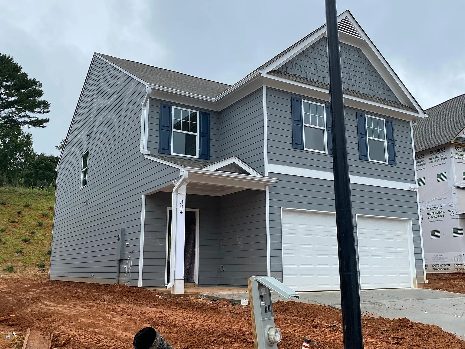 4 bed, 2.5 bath, 2087 sqft, $2,000 — Photo 2
