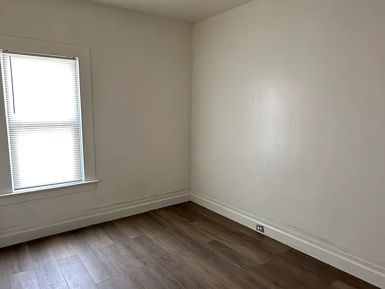 2146 Spencer Ave — Photo 8