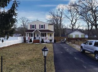 26 Hollywood Ave, Selden, NY 11784