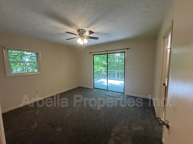 1029 Surmont Ct — Photo 17