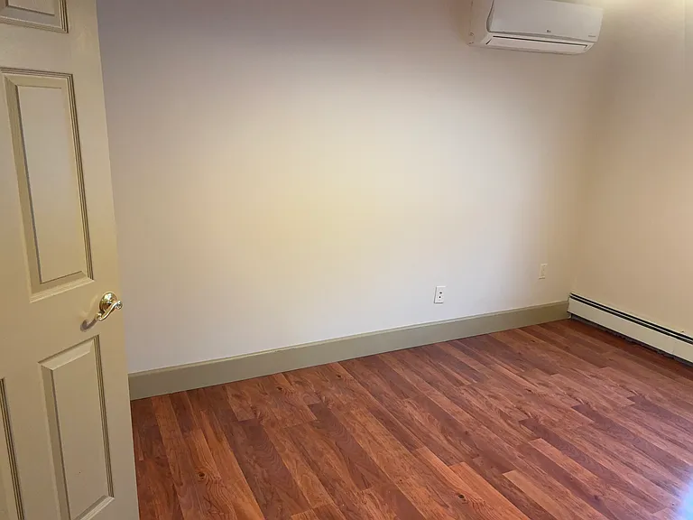 127 Winslow Pl — Photo 2
