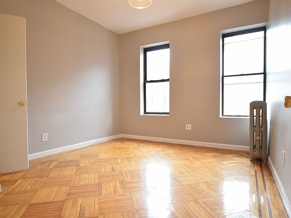 3rd image of 481 Montgomery St APT 1R