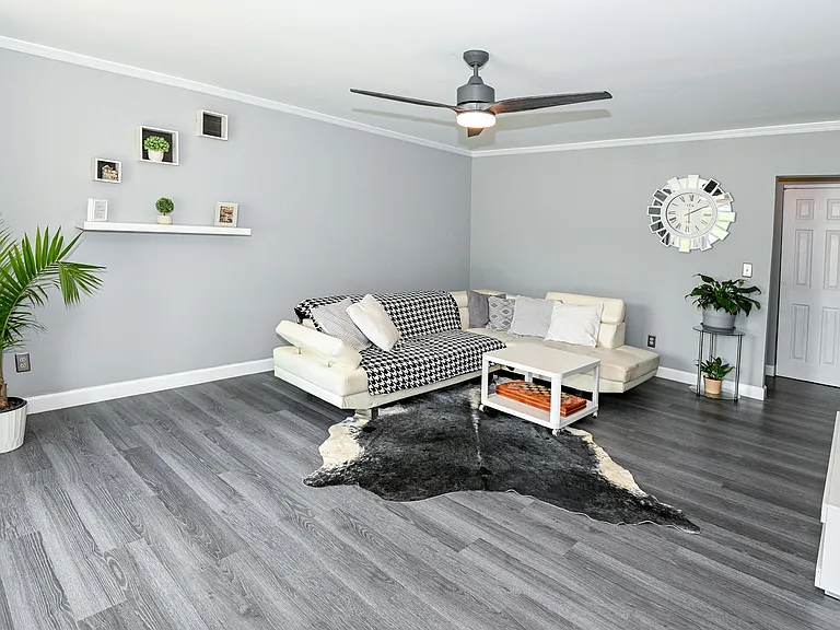 988 Yarger Dr — Photo 5