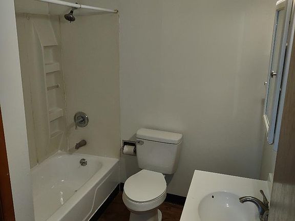 5th image of 385 Kensington Ave