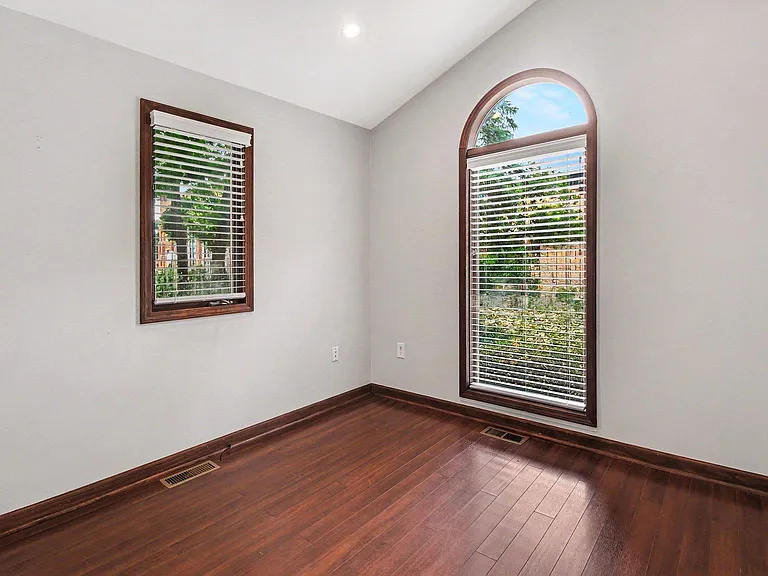 418 Austin Ave — Photo 24