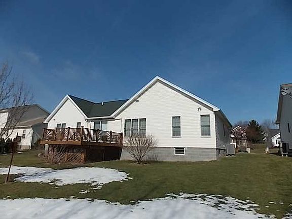 4th image of 14 Royce Dr