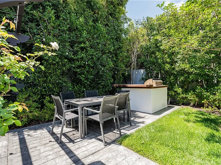 4435 Camellia — Photo 44