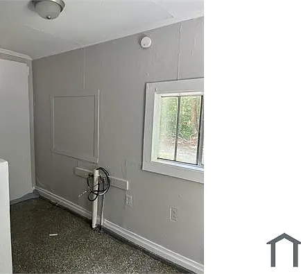 2850 Edgewood St — Photo 6