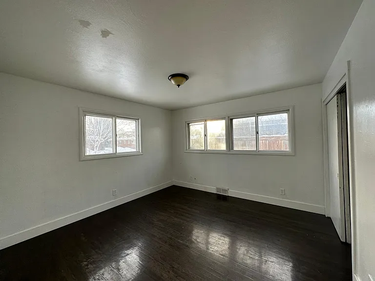 Bedroom (upstairs) #2