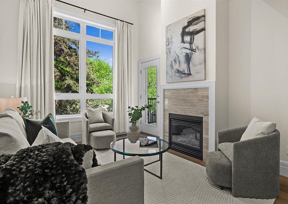 1st image of 518 SW 33rd St NW #303