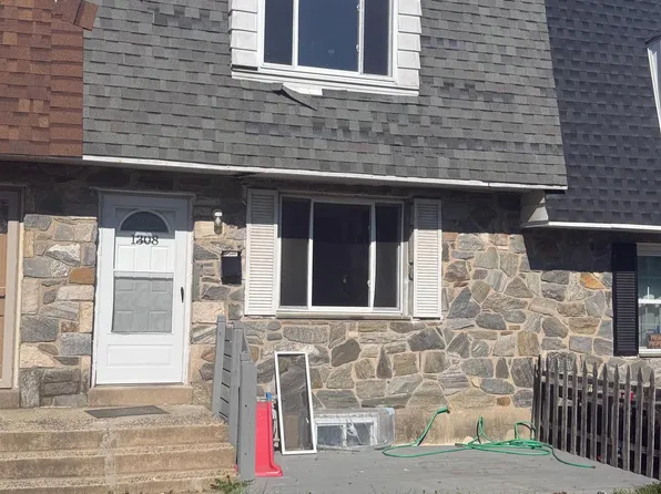 1308 Harshaw Rd, Brookhaven, PA 19015