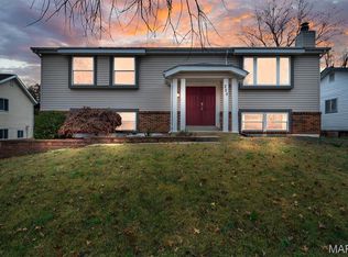 225 Vistaoak Ct, Ballwin, MO 63021