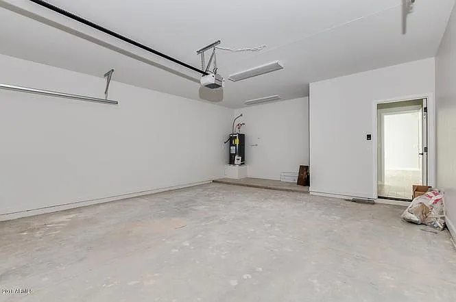 3 bed, 2.5 bath, 2049 sqft, $3,100 — Photo 4