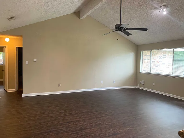2621 Carrington Ln — Photo 3