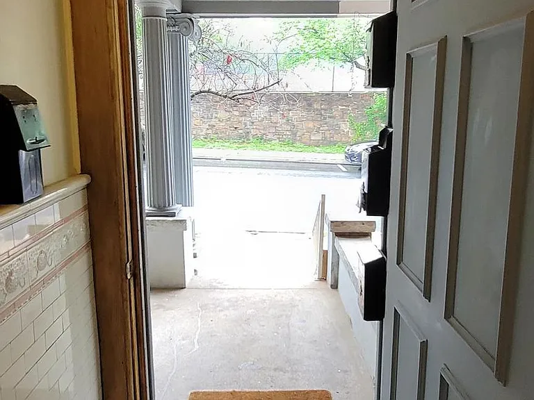 324 Spring St #1 — Photo 8