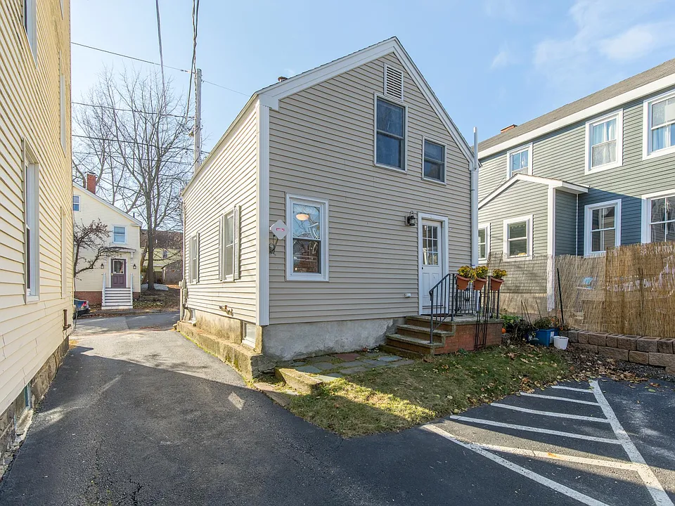 43 Tyng St