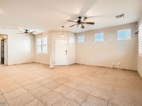 5th image of 928 Crescent Falls St